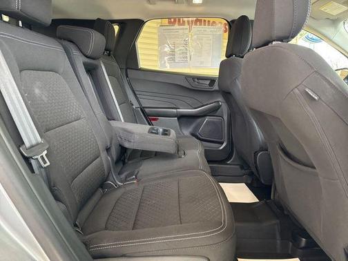 Iconic Silver Metallic 2024 Ford Escape Active