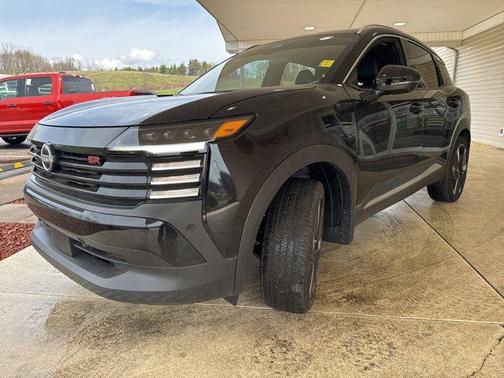 Super Black 2025 Nissan Kicks SR