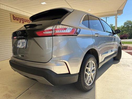 Silver Metallic 2022 Ford Edge SEL