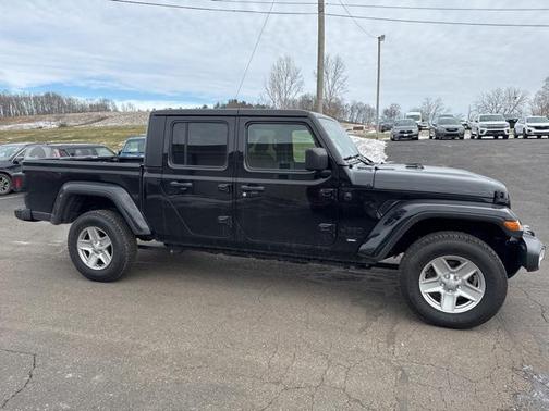 2022 Jeep Gladiator Sport S