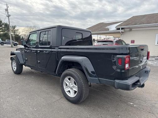 2022 Jeep Gladiator Sport S