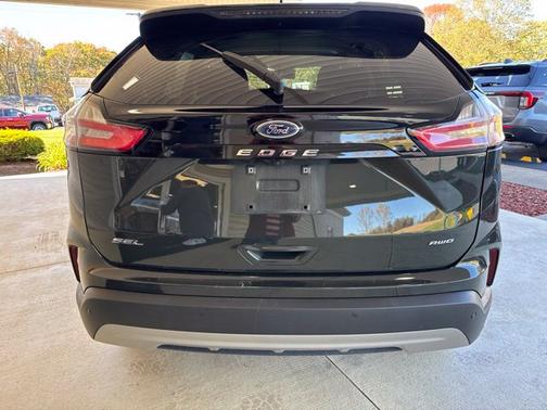 Forged Green Metallic 2022 Ford Edge SEL