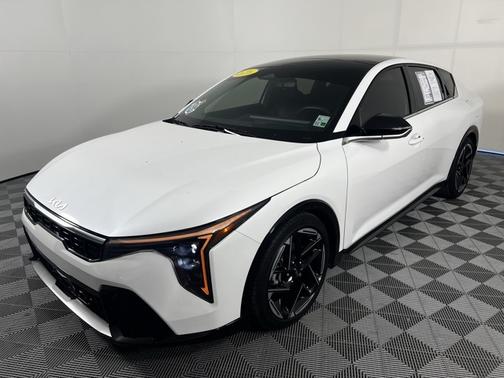 2025 Kia K4 GT-Line