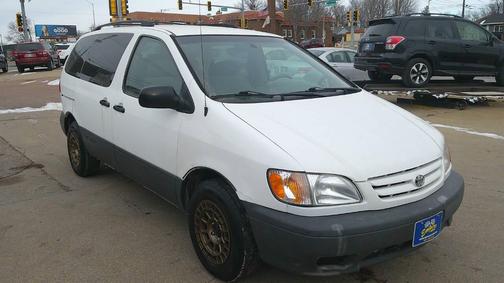 2002 Toyota Sienna CE