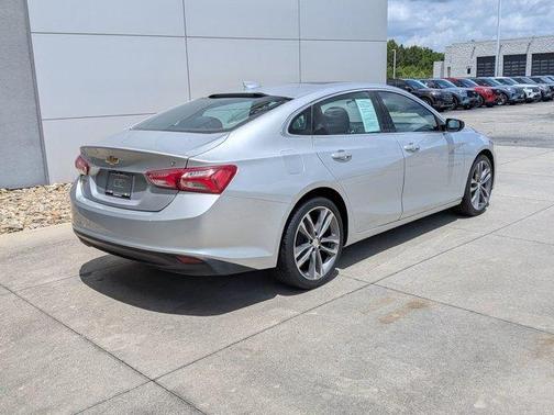 Silver Ice Metallic 2021 Chevrolet Malibu LT