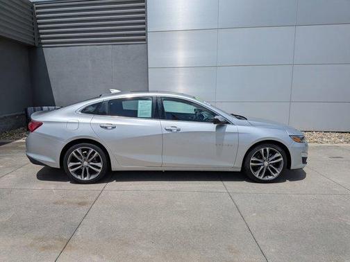 Silver Ice Metallic 2021 Chevrolet Malibu LT