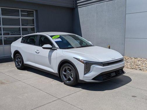 Snow White Pearl 2025 Kia K4