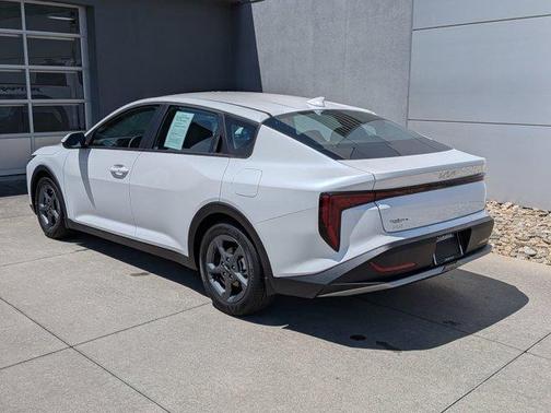 Snow White Pearl 2025 Kia K4