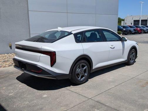 Snow White Pearl 2025 Kia K4
