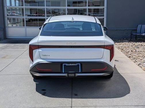 Snow White Pearl 2025 Kia K4