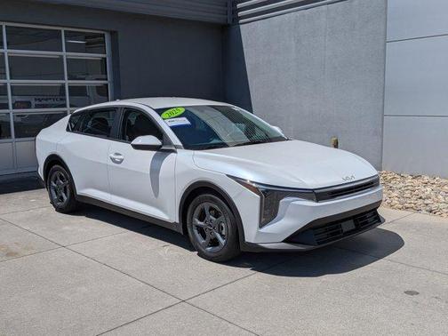 Snow White Pearl 2025 Kia K4