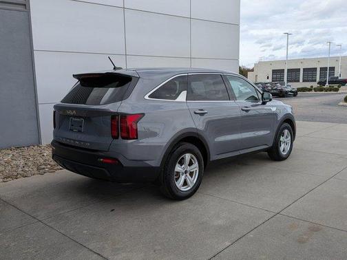 2022 Kia Sorento LX