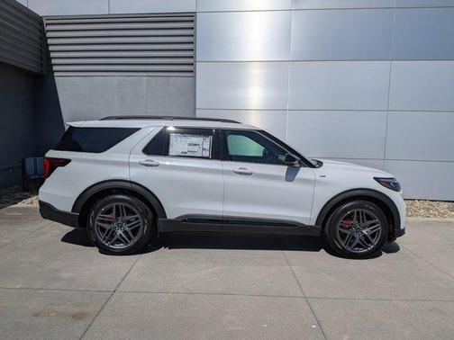 White Metallic 2026 Ford Explorer ST-Line