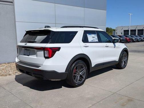 White Metallic 2026 Ford Explorer ST-Line