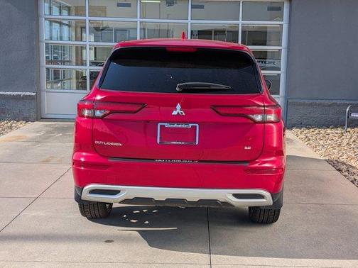 Diamond Red 2024 Mitsubishi Outlander SE