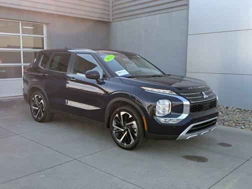 2023 Mitsubishi Outlander SE