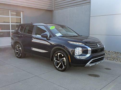 2023 Mitsubishi Outlander SE