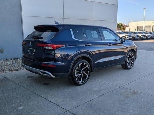 2023 Mitsubishi Outlander SE