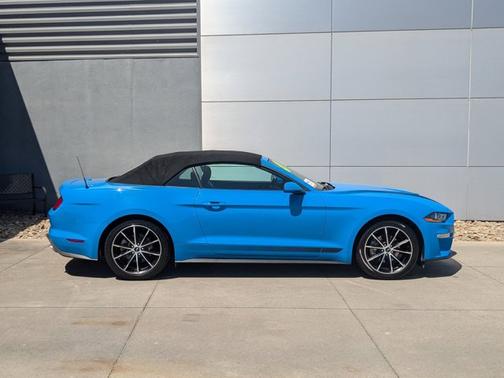 2022 Ford Mustang ECOBOOST PREMIUM
