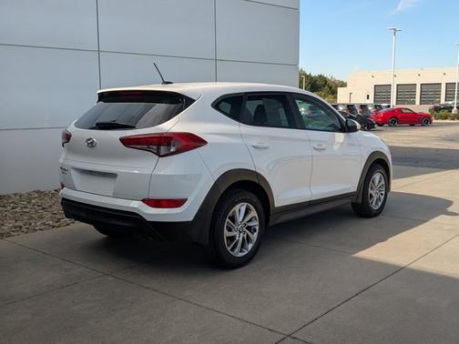 2016 Hyundai TUCSON SE