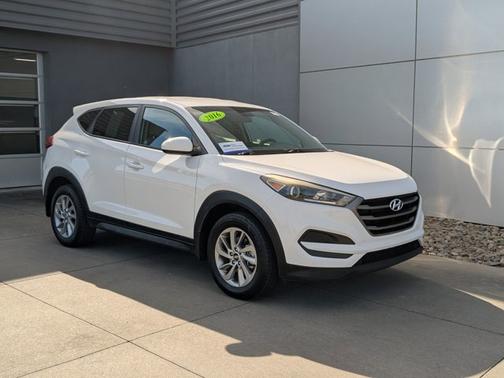 2016 Hyundai TUCSON SE