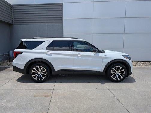 White Metallic 2026 Ford Explorer ST-Line
