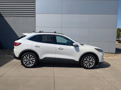 2022 Ford Escape TITANIUM