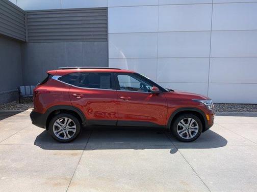 Mars Orange 2023 Kia Seltos S