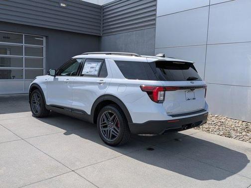 White Metallic 2026 Ford Explorer ST-Line