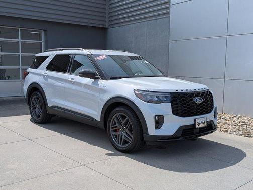 White Metallic 2026 Ford Explorer ST-Line