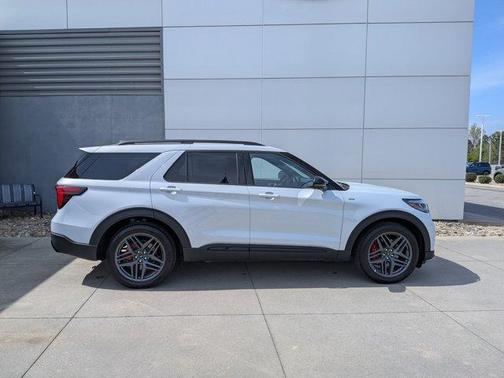 White Metallic 2026 Ford Explorer ST-Line