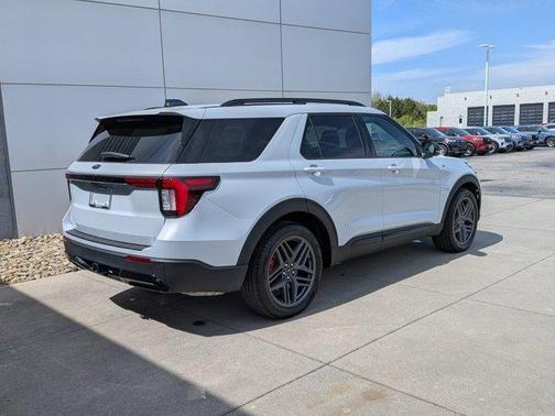 White Metallic 2026 Ford Explorer ST-Line