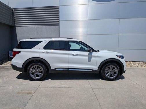Star White 2025 Ford Explorer Active
