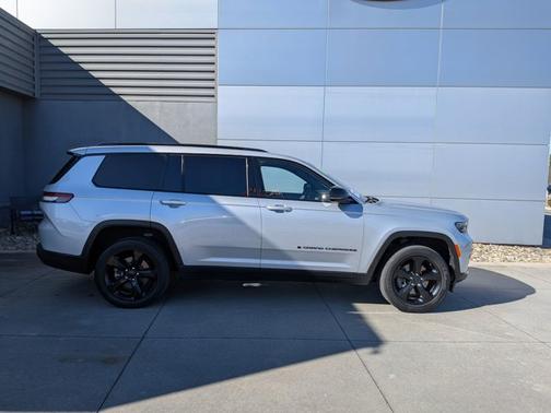 2023 Jeep Grand Cherokee LAREDO