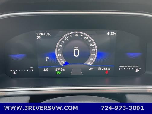 2025 Volkswagen Taos 1.5T SE Black