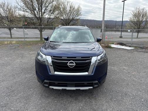 2025 Nissan Pathfinder SL 4WD