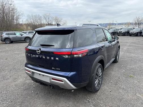 2025 Nissan Pathfinder SL 4WD