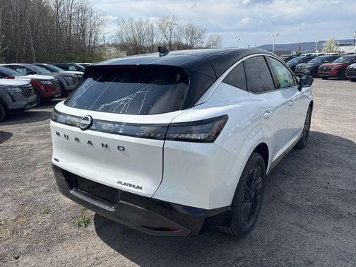 Everest White Pearl Tricoat/Super Black 2026 Nissan Murano Platinum