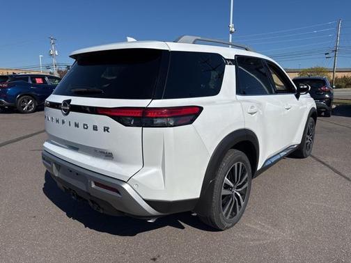 2025 Nissan Pathfinder Platinum 4WD