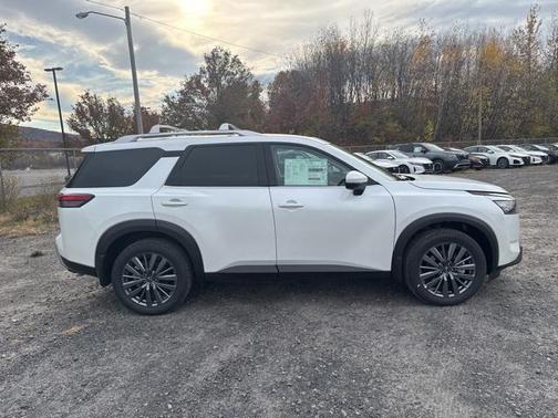 2025 Nissan Pathfinder SL 4WD