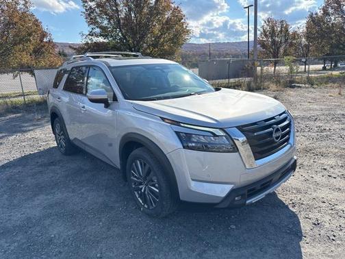 2025 Nissan Pathfinder SL 4WD