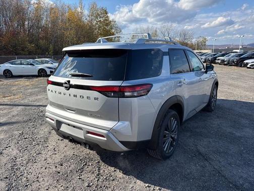 2025 Nissan Pathfinder SL 4WD