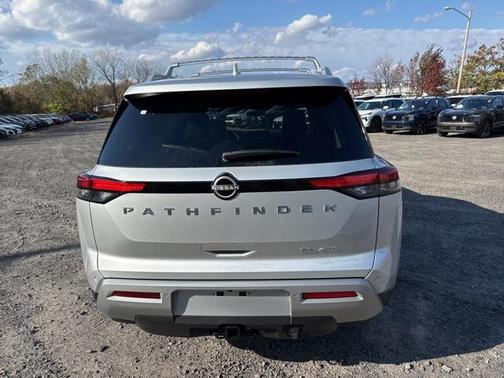 2025 Nissan Pathfinder SL 4WD