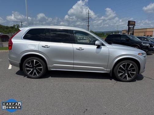 2021 Volvo XC90 T6 Momentum