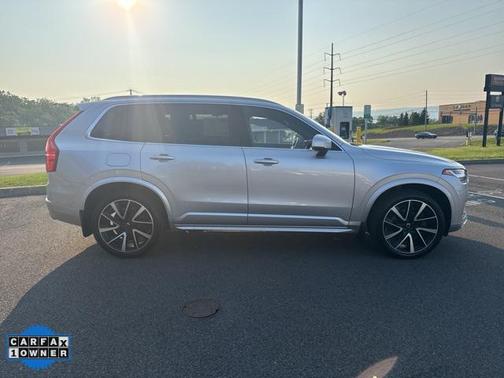 2021 Volvo XC90 T6 Momentum