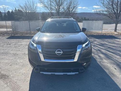 2025 Nissan Pathfinder SL 4WD