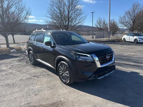 2025 Nissan Pathfinder SL 4WD