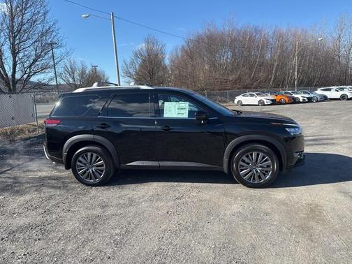 2025 Nissan Pathfinder SL 4WD