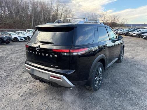 2025 Nissan Pathfinder SL 4WD