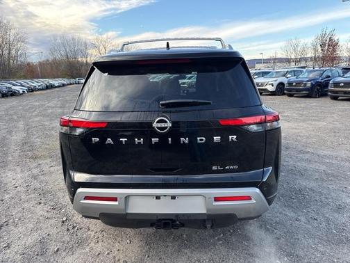 2025 Nissan Pathfinder SL 4WD